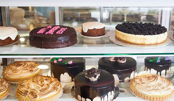 Bakery cakes